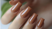 Unhas em tom terroso