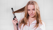 mulher com babyliss
