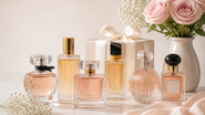 mulher passando perfume