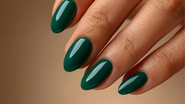 unhas verdes.