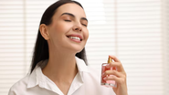 usando perfume