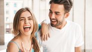 casal rindo e se divertindo