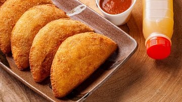 vários risoles caseiro.