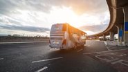 ônibus de viagem partindo