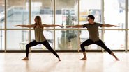 pessoas praticando ballet fitness.