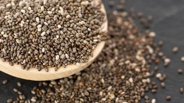 pote com sementes de chia dentro