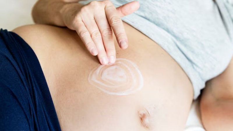 Skincare na gravidez: os cuidados que dermatologistas recomendam (e o que evitar)