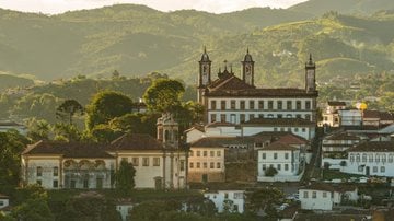 cidade de ouro preto vista de cima.