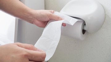 Etiqueta no banheiro