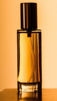 5 perfumes sofisticados que você precisa experimentar