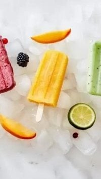 11 receitas de picolé caseiro para afastar o calorão