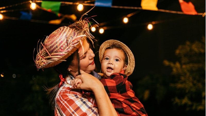 A decoração pode fazer toda a diferença na sua festa junina. - Imagem: klebercordeiro/iStock