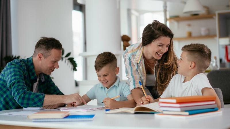 Especialista revela como os pais podem ajudar os filhos no retorno às aulas