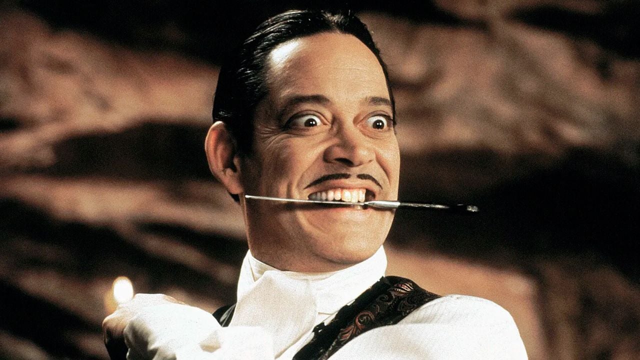 Raul Julia como Gomez Addams