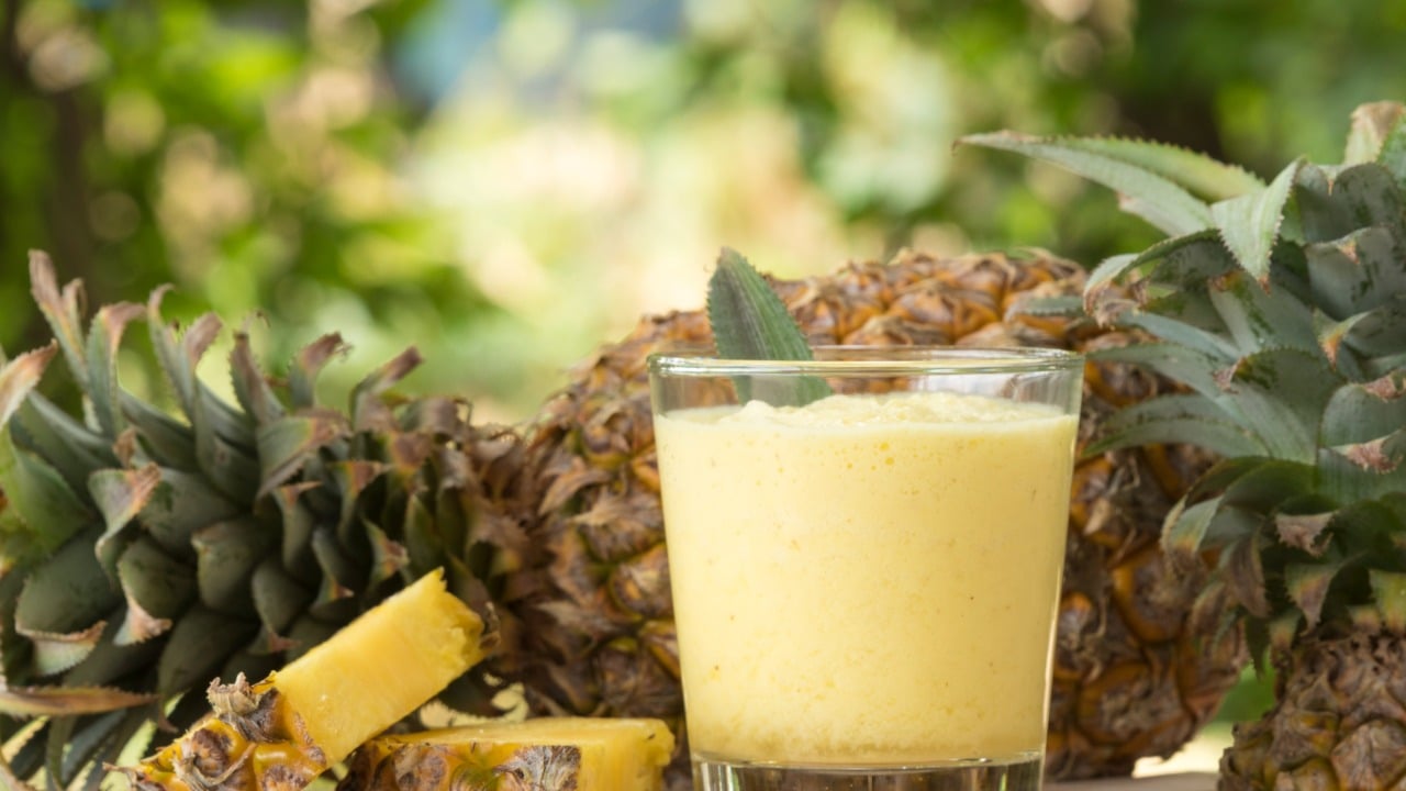 Suco detox de abacaxi com canela