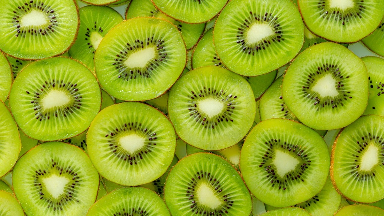 Graças à rica quantidade de fibras, o Kiwi possui baixo índice glicêmico.