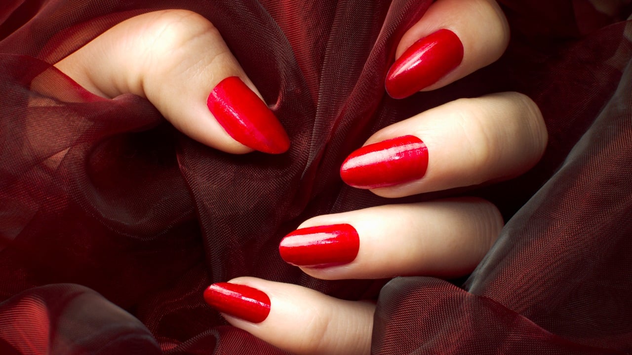 O vermelho é uma cor de esmalte clássica