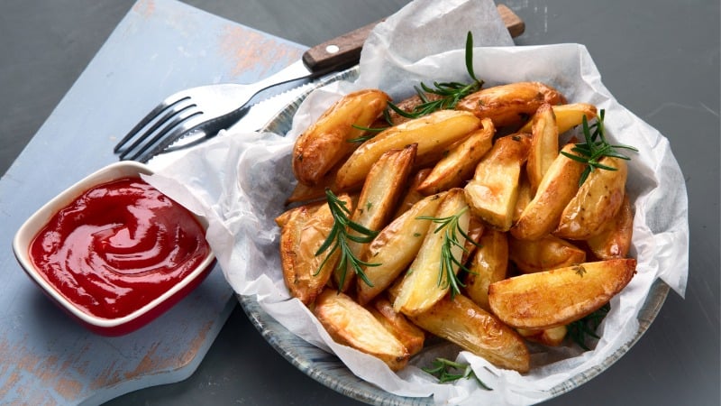 Além de deliciosa, a batata-doce frita no forno é deliciosa!