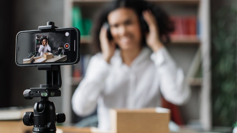 Os presentes virtuais são uma forma dos espectadores reagirem às transmissões ao vivo ou vídeos dos criadores de conteúdo.