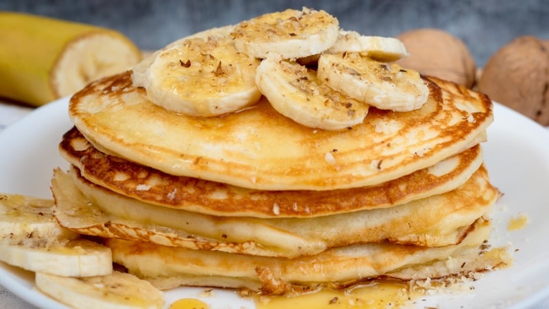 A panqueca de banana é uma receita prática.