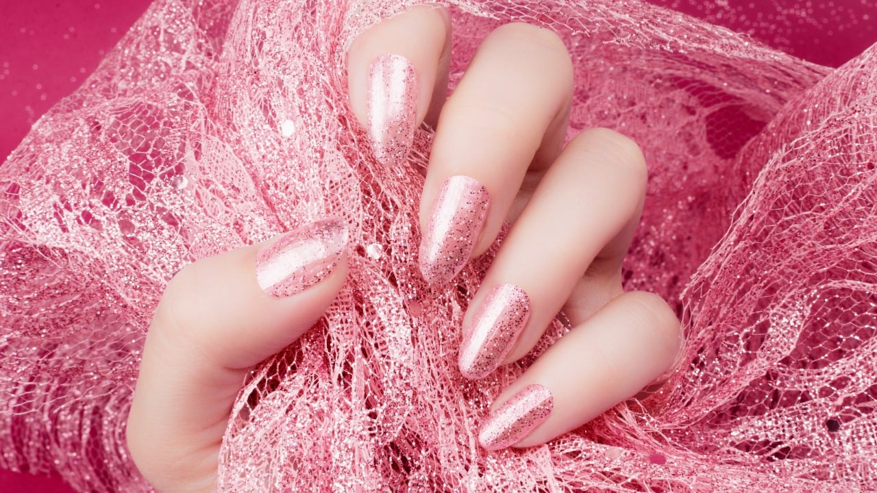 unha rosa com glitter