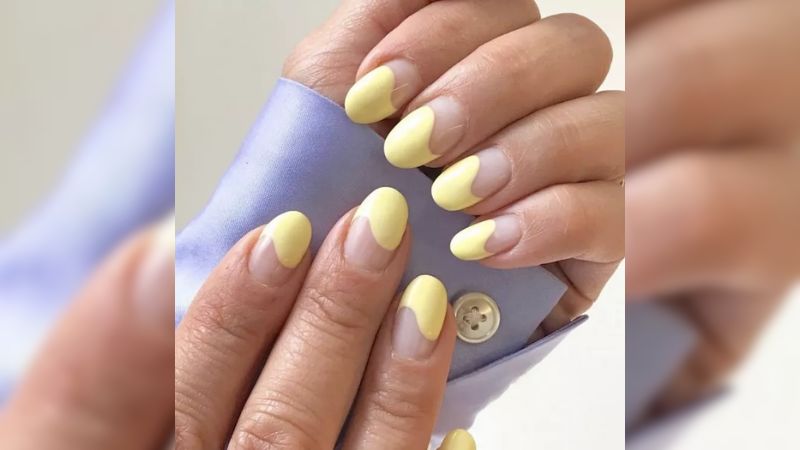 As francesinhas curvilíneas estão com tudo e com esmaltes amarelos pastel transmitem sofisticação.