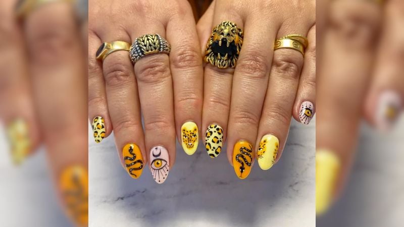 Estilo e esmalte amarelo são praticamente sinônimos, com um toque de criatividade, suas unhas ficarão lindas.