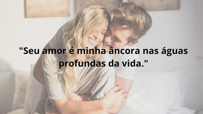 Imagem de casal contendo frase.