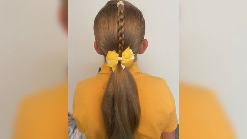 As tranças são uma ótima alternativa para ornar o cabelo liso infantil.