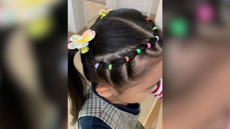 Elásticos e laços são lindos e auxiliam na montagem do penteado.