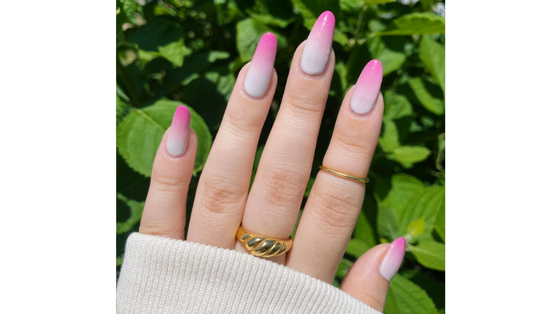 Unhas decoradas em rosa ombré