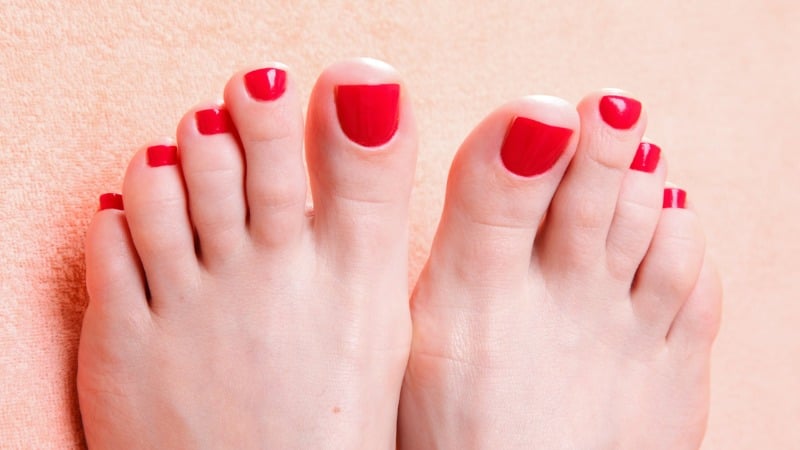 O vermelho é uma das cores mais icônicas para unhas!