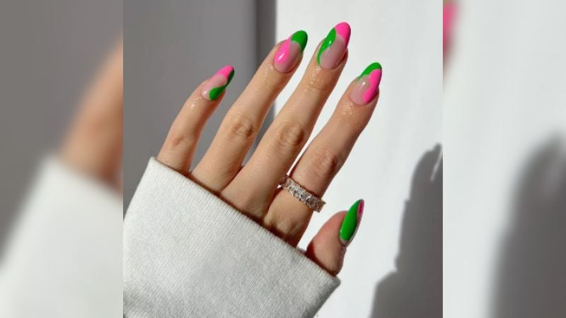 O rosa é uma das cores que mais combinam com o esmalte verde.