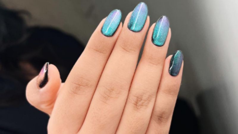 velvet-nails