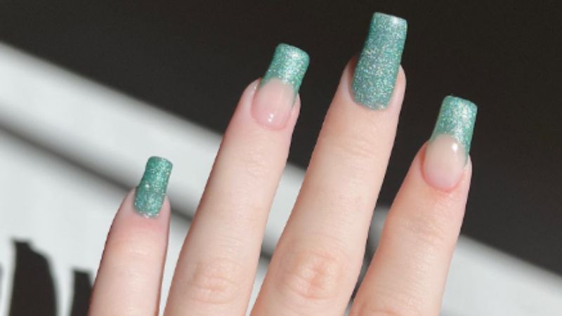 unhas-com-glitter