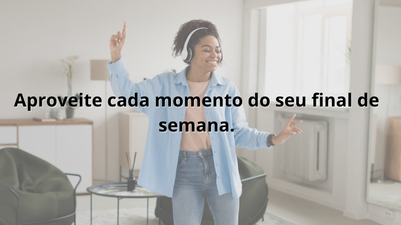 Imagem contendo a frase: Aproveite cada momento do seu final de semana.