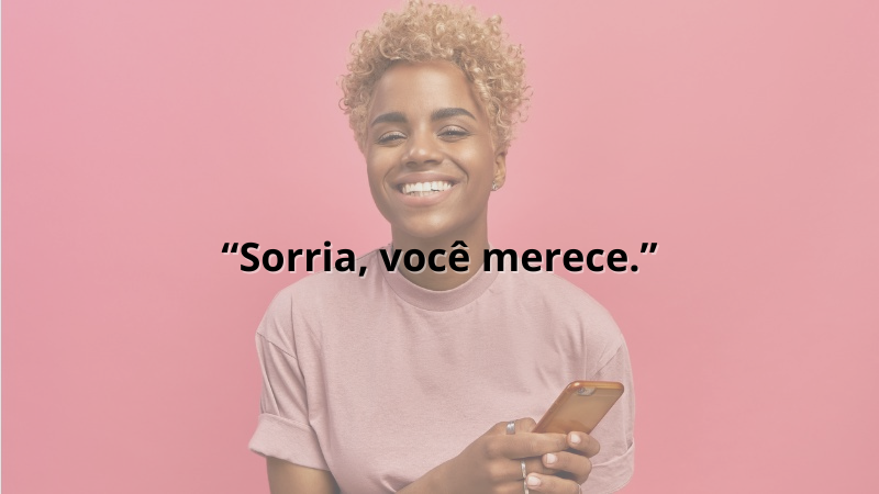 Imagem contendo a frase: "Sorria, você merece."