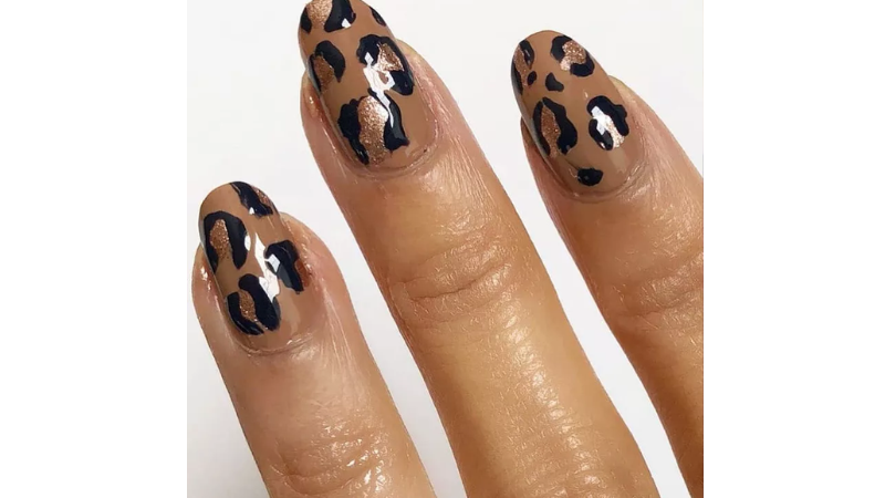 Unhas decoradas em animal print