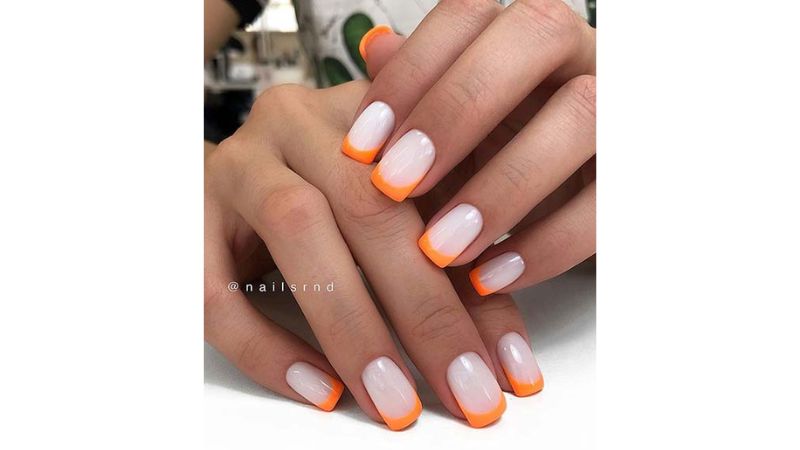 A francesinha é uma das nail arts mais tradicionais que existem. Por que não executá-la com esmalte laranja?