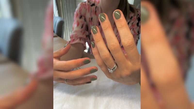 Os tons pastel chegaram para ficar, inclusive no que diz respeito às unhas verdes.