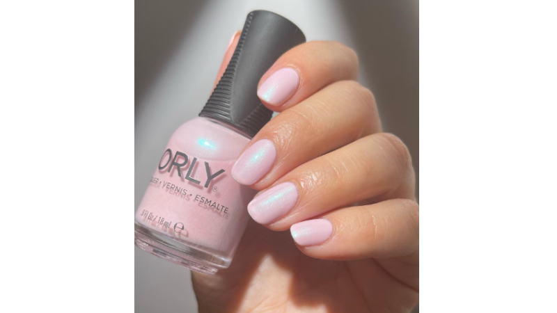 Esmalte rosa bebê.