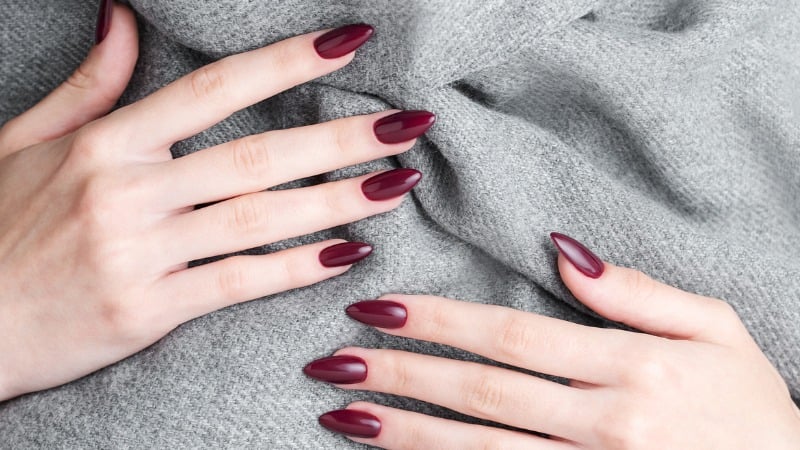 esmaltes vermelhos promovem um look elegante