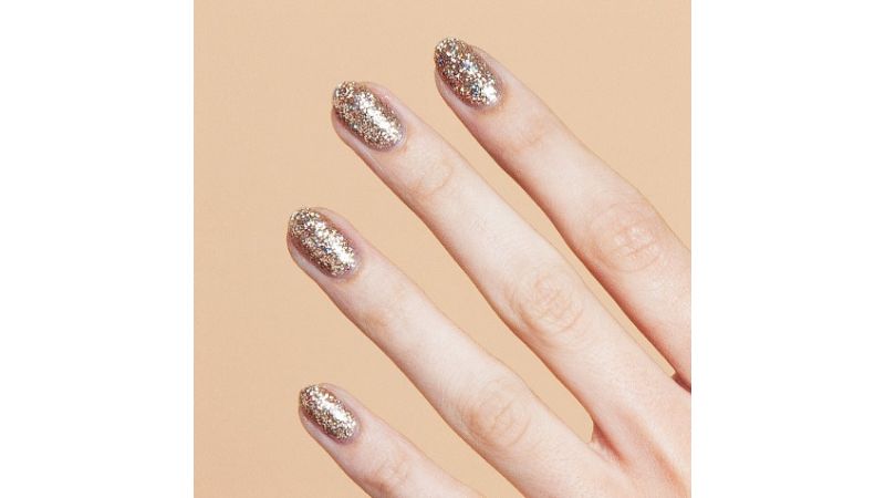 O glitter é perfeito para quem quer brilhar, sobretudo o dourado.