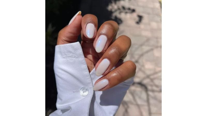 As unhas peroladas são perfeitas para mulheres elegantes e modernas.