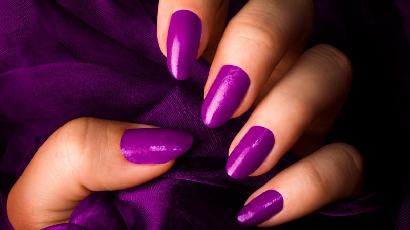 O roxo é uma cor intensa e luxuosa, ótima para eventos noturnos.