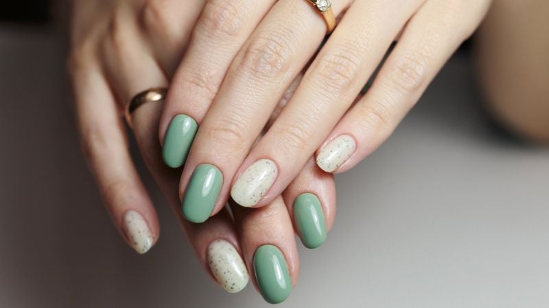 esmalte verde com branco