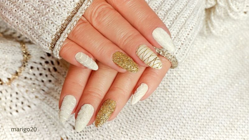 unhas ouro e glitter