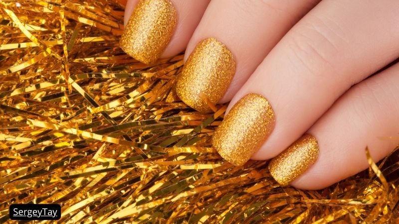 unhas ouro e glitter