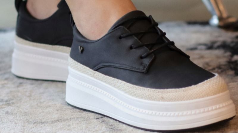 Sneakers flatform.