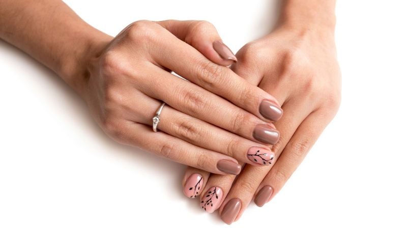 unhas rosa e nude